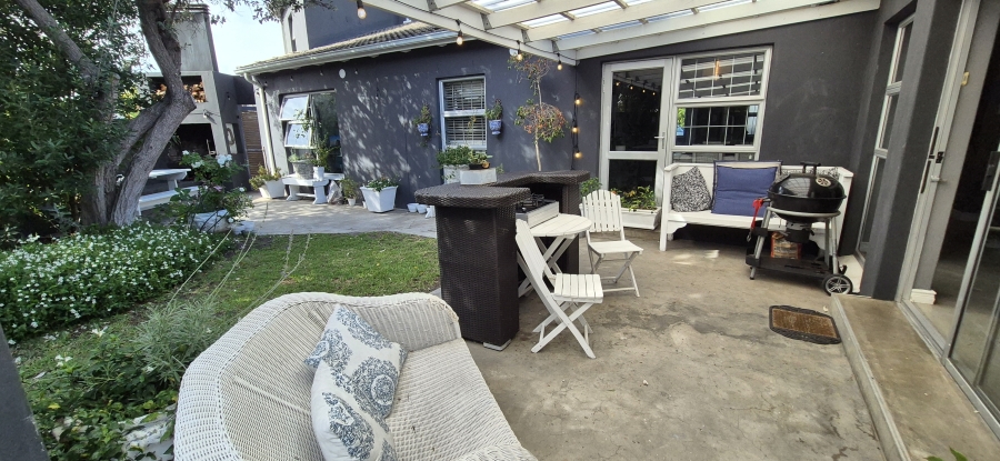 4 Bedroom Property for Sale in Waves Edge Western Cape